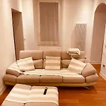 Luxury Dandy House 아파트